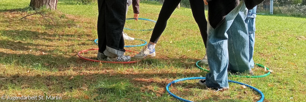 Ehrenamtliche Mitarbeiterinnen auf dem "Lavafluss"